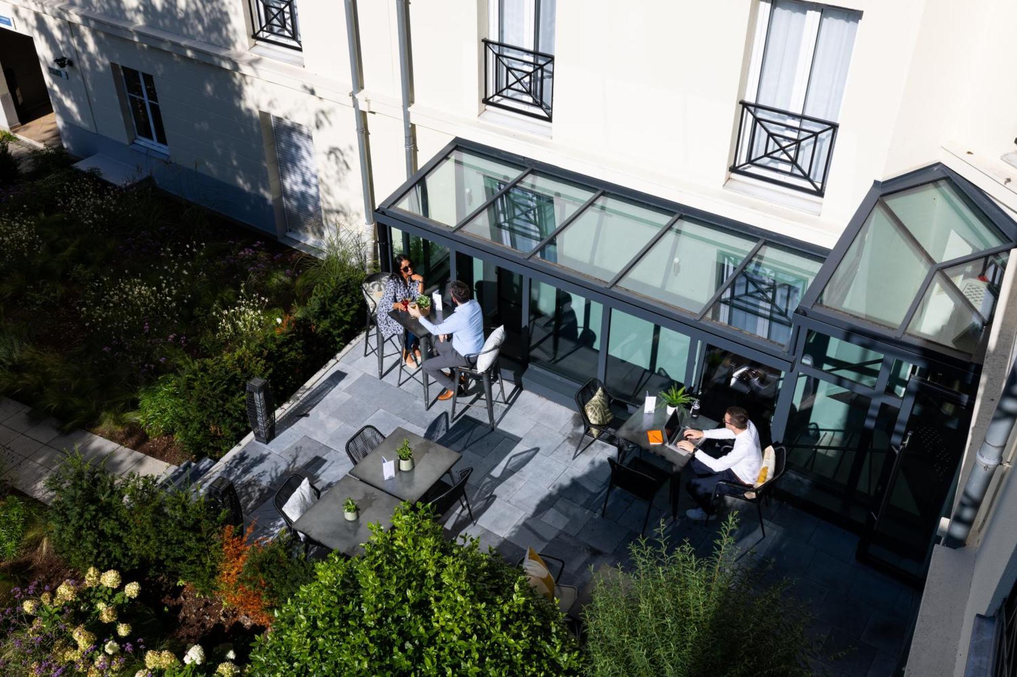 Hotel Baudouin Valenciennes Bagian luar foto